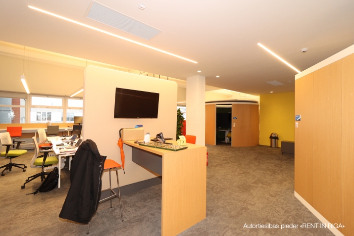 Sludinājumi. Uzņēmuma TET biroju ēkā tiek iznomāts viss Pērses ielas puses korpuss.   + Ofiss ir nesen kā Cena: 14940 EUR/mēn Foto #8
