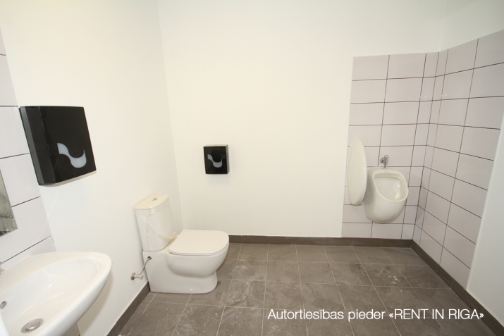 Объявление. Помещение с раковиной на Югле, Бривибас гатве 403.  Помещение может быть приспособлено под офис, Цена: 363 EUR/мес. Foto #9