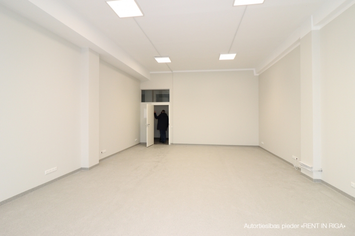 Объявление. Помещение с раковиной на Югле, Бривибас гатве 403.  Помещение может быть приспособлено под офис, Цена: 363 EUR/мес. Foto #2