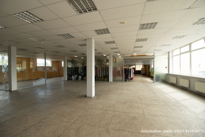 Объявление. T/C \'Liedags\' Slokā, piedāvājam veikala telpas 168 m2 platībā.  Ēkas enkurnomnieks pārtikas veikals Цена: 500 EUR/мес. Foto #5