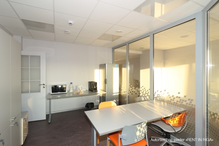 Объявление. Birojs Salaspils novadā.   + 2. stāvs.  + Platība sastāv no priekštelpas, atvērtas telpas, Цена: 2868 EUR/мес. Foto #2
