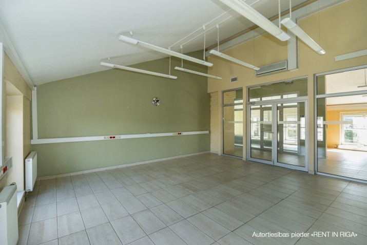 Sludinājumi. Plašs, gaišs birojs ar 74 m2 lielu terasi. Kopējā biroja platība ar terasi 354.4 m2.  + augsti Cena: 298000 EUR Foto #7