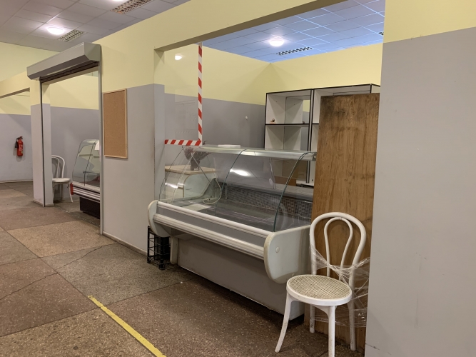 Sludinājumi. Tirdzniecības vieta nelielā tirzniecības centrā, kurš ir koncentrēts uz tirgus tipa vietām. Fiksēta Cena: 300 EUR/mēn Foto #6