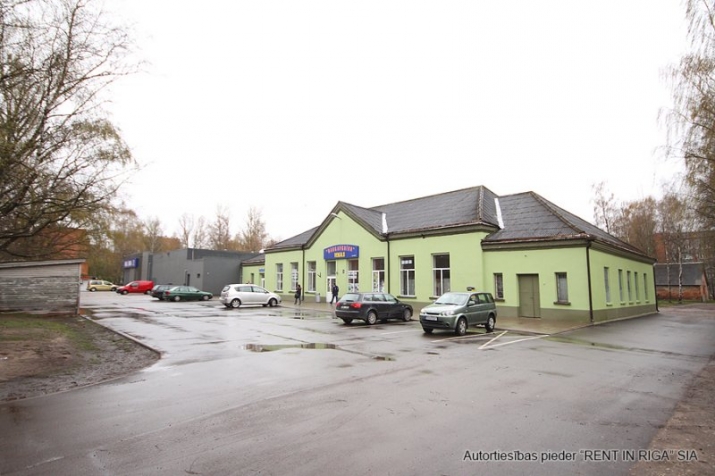 Sludinājumi. Tirdzniecības vieta nelielā tirzniecības centrā, kurš ir koncentrēts uz tirgus tipa vietām.  Cena: 500 EUR/mēn Foto #3