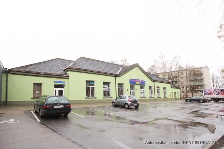 Sludinājumi. Tirdzniecības vieta nelielā tirzniecības centrā, kurš ir koncentrēts uz tirgus tipa vietām.  Cena: 500 EUR/mēn Foto #4