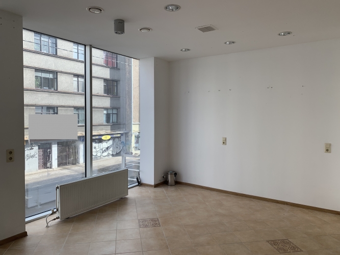 Sludinājumi. Iznomā gaišas komerctelpas ar lieliem skatlogiem  Matīsa ielā, pretī t/c Bērnu pasaule!  Cena: 350 EUR/mēn Foto #3