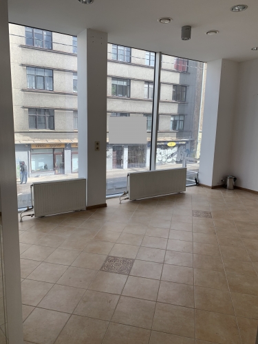 Sludinājumi. Iznomā gaišas komerctelpas ar lieliem skatlogiem  Matīsa ielā, pretī t/c Bērnu pasaule!  Cena: 350 EUR/mēn Foto #2