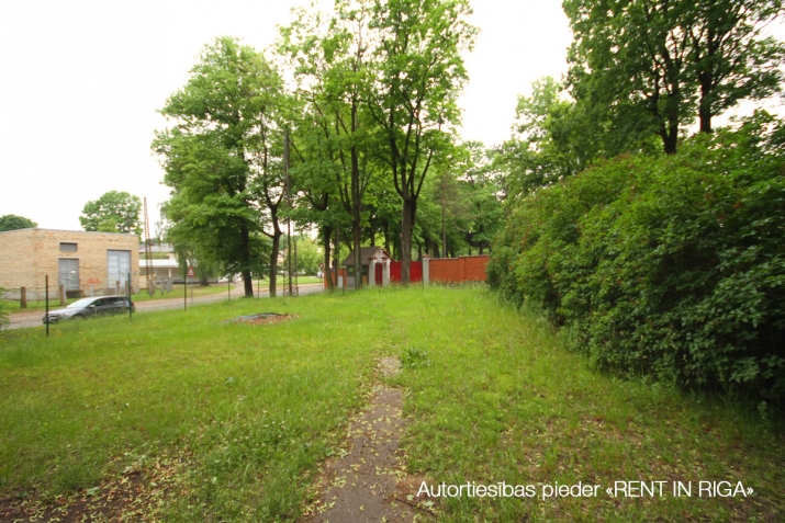 Sludinājumi. Tiek pārdots plašs zemes gabals ar piecu dzīvokļu ēku uz tās.  + Jaukta apbūve ar dzīvojamo Cena: 350000 EUR Foto #5