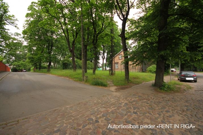 Sludinājumi. Tiek pārdots plašs zemes gabals ar piecu dzīvokļu ēku uz tās.  + Jaukta apbūve ar dzīvojamo Cena: 350000 EUR Foto #6