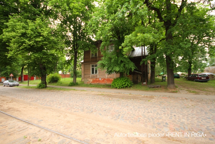 Sludinājumi. Tiek pārdots plašs zemes gabals ar piecu dzīvokļu ēku uz tās.  + Jaukta apbūve ar dzīvojamo Cena: 350000 EUR Foto #7