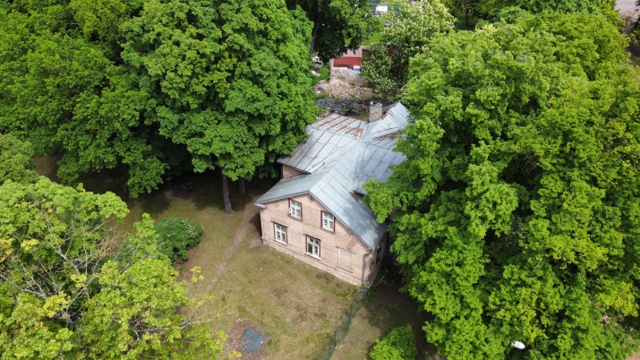 Sludinājumi. Tiek pārdots plašs zemes gabals ar piecu dzīvokļu ēku uz tās.  + Jaukta apbūve ar dzīvojamo Cena: 350000 EUR Foto #9