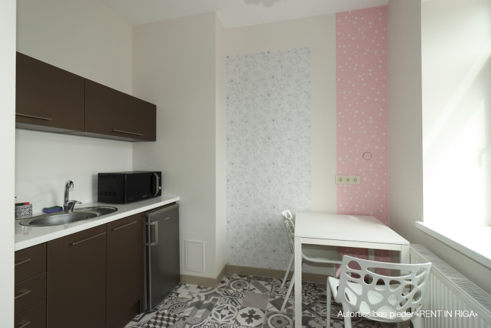 Sludinājumi. Iznomā biroju kapitāli rekonstruēta ēka sakoptā industriālā parkā.  Piedāvāju biroja telpas ēkas 2. Cena: 470 EUR/mēn Foto #4