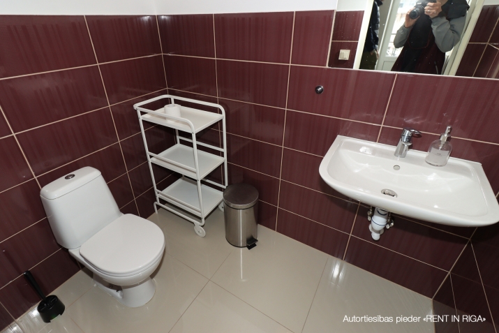 Sludinājumi. Iznomā biroju kapitāli rekonstruēta ēka sakoptā industriālā parkā.  Piedāvāju biroja telpas ēkas 2. Cena: 470 EUR/mēn Foto #3