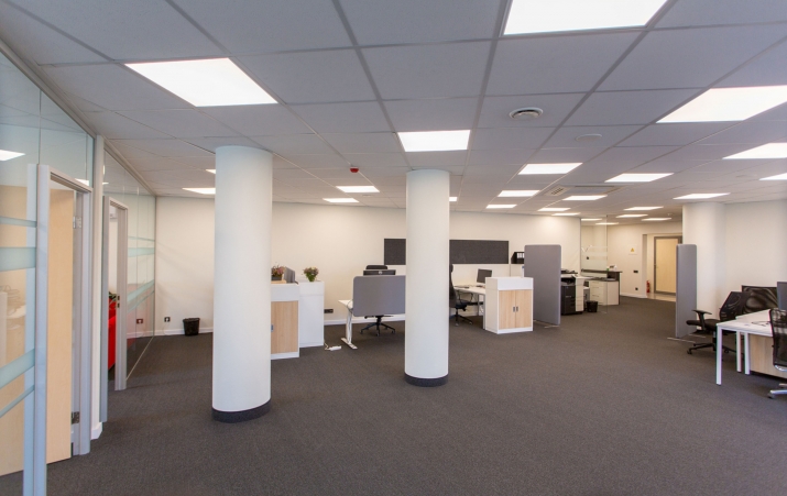 Sludinājumi. Modernas biroja telpas  Par telpām: Plašās biroja telpas ar  10-15 darba vietām, atvērtā tipa Cena: 2571 EUR/mēn Foto #3