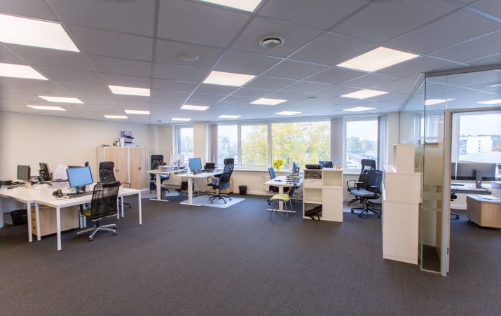 Sludinājumi. Modernas biroja telpas  Par telpām: Plašās biroja telpas ar  10-15 darba vietām, atvērtā tipa Cena: 2571 EUR/mēn Foto #7