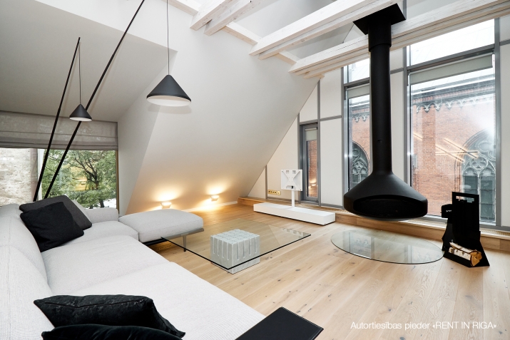 Sludinājumi. Senatnes elpa un vecpilsētas miers padara Vilhelma Namus par īstenu oāzi dvēselei. Ēkas ir valsts Cena: 650000 EUR Foto #4