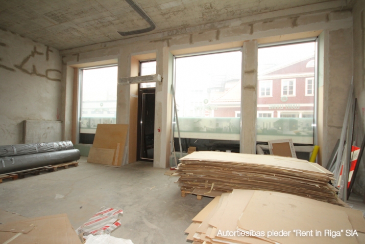 Sludinājumi. Tiek pārdotas komerctelpas, kas atrodas pilnībā renovētā ēkā ar ļoti pateicīgu atrašanās vietu- Cena: 1.3095e+06 EUR Foto #4