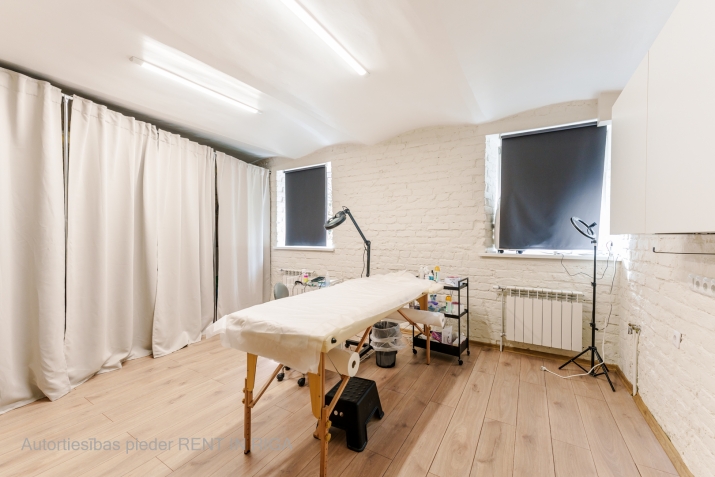 Sludinājumi. Gaišas telpas pie Miera ielas ar skaistu dārzu pagalmā.  Īpašumā tikko veikts kapitālais remonts - Cena: 75000 EUR Foto #5