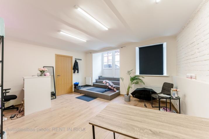 Sludinājumi. Gaišas telpas pie Miera ielas ar skaistu dārzu pagalmā.  Īpašumā tikko veikts kapitālais remonts - Cena: 75000 EUR Foto #2