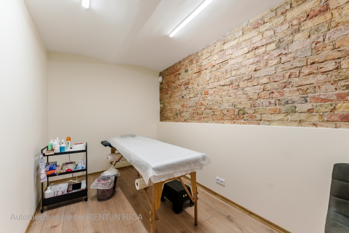 Sludinājumi. Gaišas telpas pie Miera ielas ar skaistu dārzu pagalmā.  Īpašumā tikko veikts kapitālais remonts - Cena: 75000 EUR Foto #8