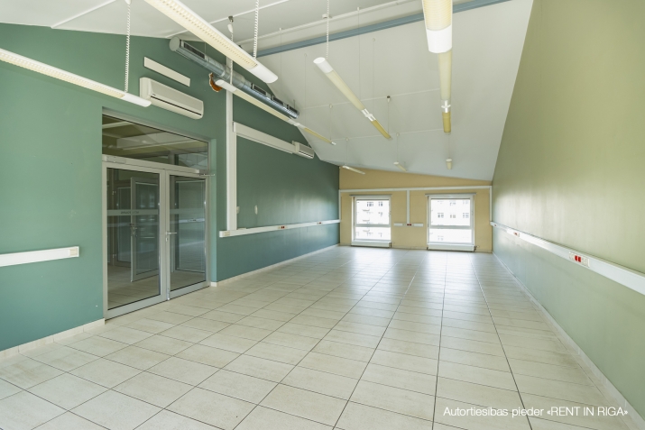 Sludinājumi. Liels dzīvoklis piemērots sadalīšanai mazākos dzīvokļos un izīrēšanai.  74 m2 terase, kopējā Cena: 298000 EUR Foto #4