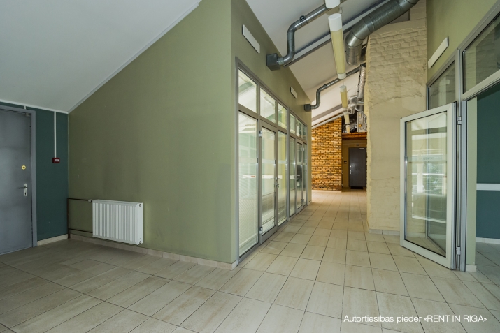 Sludinājumi. Liels dzīvoklis piemērots sadalīšanai mazākos dzīvokļos un izīrēšanai.  74 m2 terase, kopējā Cena: 298000 EUR Foto #3