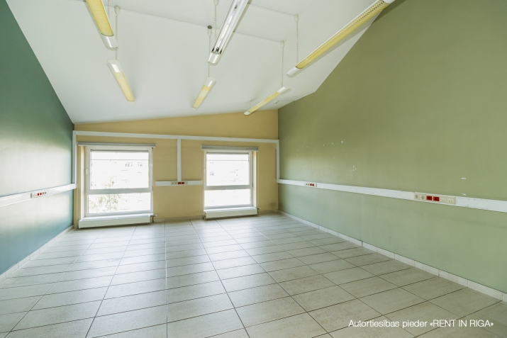 Sludinājumi. Liels dzīvoklis piemērots sadalīšanai mazākos dzīvokļos un izīrēšanai.  74 m2 terase, kopējā Cena: 298000 EUR Foto #7