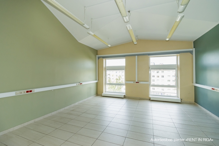 Sludinājumi. Liels dzīvoklis piemērots sadalīšanai mazākos dzīvokļos un izīrēšanai.  74 m2 terase, kopējā Cena: 298000 EUR Foto #9