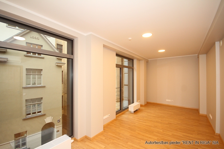 Sludinājumi. Birojs jaunā biroju ēkā Centrā, pie Jeruzalemes ielas, 3. stāvā.   Platība sastāv no atvērta tipa Cena: 1380 EUR/mēn Foto #3
