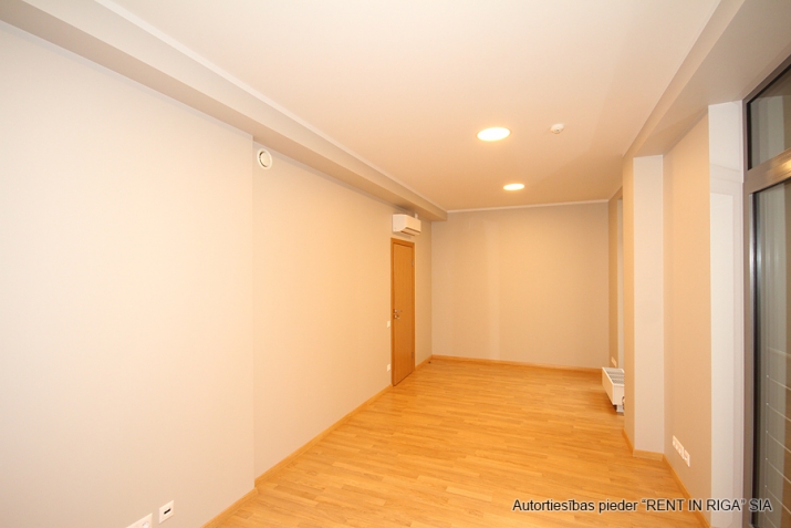 Sludinājumi. Birojs jaunā biroju ēkā Centrā, pie Jeruzalemes ielas, 3. stāvā.   Platība sastāv no atvērta tipa Cena: 1380 EUR/mēn Foto #4