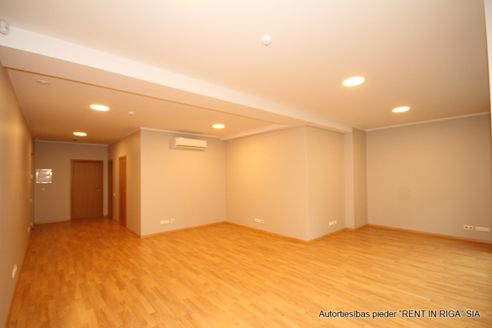 Sludinājumi. Birojs jaunā biroju ēkā Centrā, pie Jeruzalemes ielas, 3. stāvā.   Platība sastāv no atvērta tipa Cena: 1380 EUR/mēn Foto #5