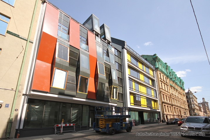 Sludinājumi. Birojs jaunā biroju ēkā Centrā, pie Jeruzalemes ielas, 3. stāvā.   Platība sastāv no atvērta tipa Cena: 1380 EUR/mēn Foto #1