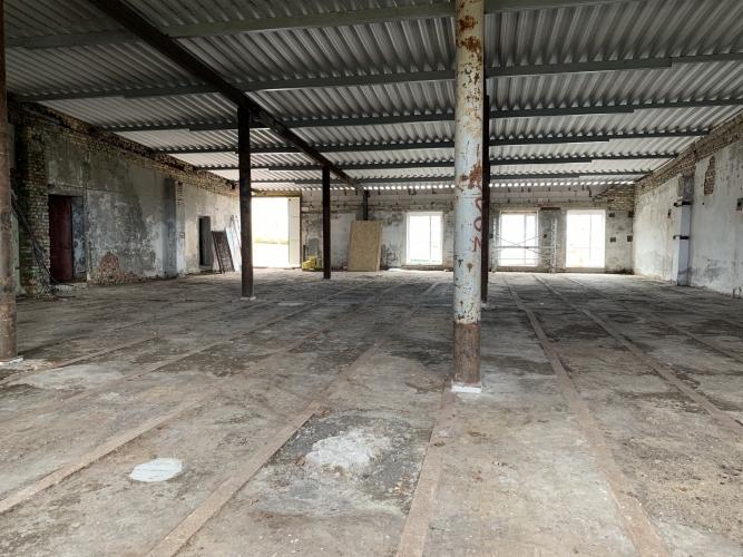 Sludinājumi. Piedāvājam uz nomu rūpnieciskās ražošanas telpas/angāru/noliktavu.   Telpas nav apkurināmas. Ir Cena: 1802 EUR/mēn Foto #1