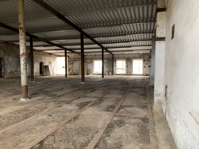 Sludinājumi. Piedāvājam uz nomu rūpnieciskās ražošanas telpas/angāru/noliktavu.   Telpas nav apkurināmas. Ir Cena: 1802 EUR/mēn Foto #2