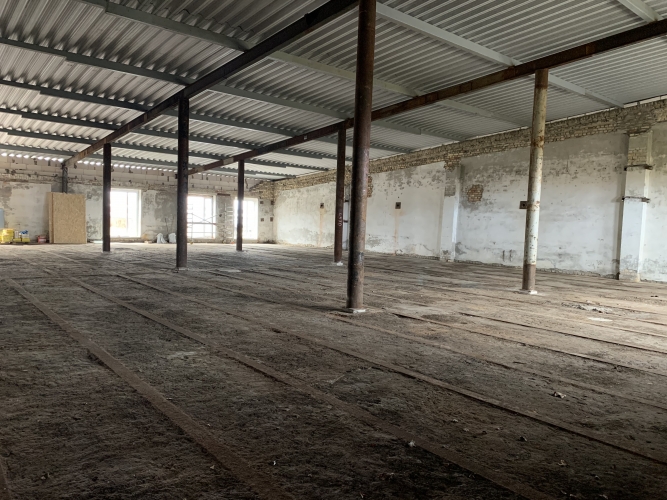 Sludinājumi. Piedāvājam uz nomu rūpnieciskās ražošanas telpas/angāru/noliktavu.   Telpas nav apkurināmas. Ir Cena: 1802 EUR/mēn Foto #4