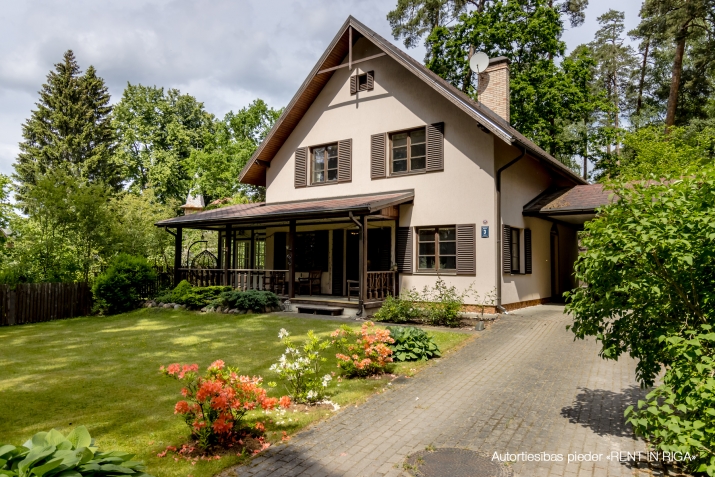 Sludinājumi. Divstāvu māja ar plašu teritoriju īrei Jūrmalā, Valteros  tikai 100 m līdz Lielupei.   Tiek izīrēta Cena: 1200 EUR/mēn Foto #1