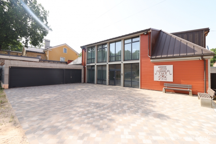 Sludinājumi. Iznomā mūsdienīgas un labiekārtotas biroja telpas jaunajā ēkā pirmajā stāvā. Kopējā telpu platība Cena: 3313 EUR/mēn Foto #2