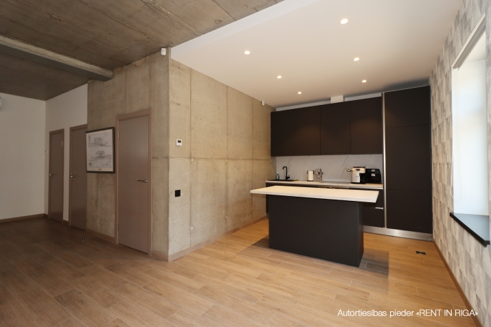 Sludinājumi. Iznomā mūsdienīgas un labiekārtotas biroja telpas jaunajā ēkā pirmajā stāvā. Kopējā telpu platība Cena: 3313 EUR/mēn Foto #8
