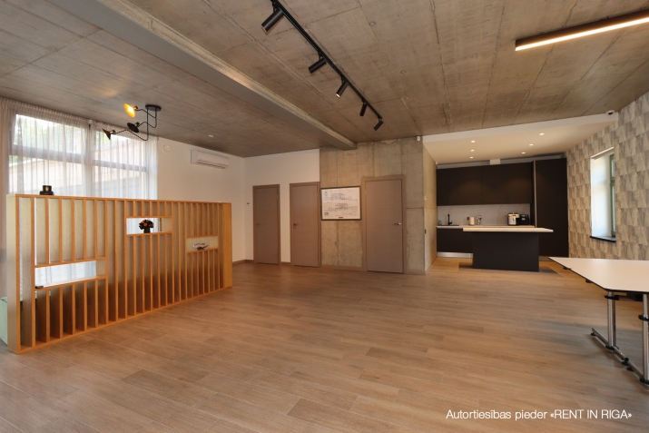 Sludinājumi. Iznomā mūsdienīgas un labiekārtotas biroja telpas jaunajā ēkā pirmajā stāvā. Kopējā telpu platība Cena: 3313 EUR/mēn Foto #9