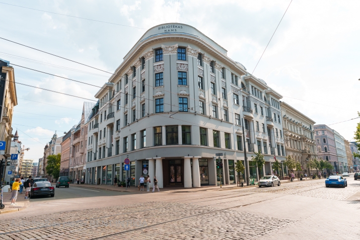 Sludinājumi. Piedāvājumā plašs 4 istabu dzīvoklis renovētā ēkā pašā Rīgas centrā.  Plānojums - 3 istabas Cena: 214000 EUR Foto #1