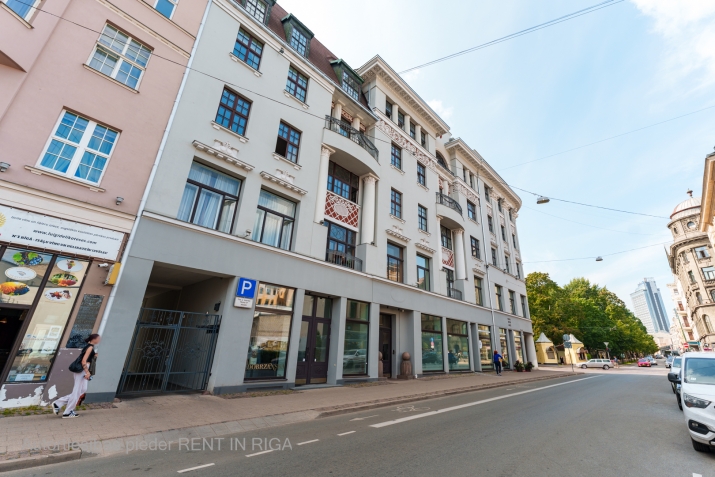 Sludinājumi. Piedāvājumā plašs 4 istabu dzīvoklis renovētā ēkā pašā Rīgas centrā.  Plānojums - 3 istabas Cena: 214000 EUR Foto #2