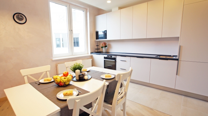 Sludinājumi. Iznākot uz ielas šķitīs, ka atrodies Parīzē vai Barselonā, tas ir prestižais Rīgas vēstniecību Cena: 310000 EUR Foto #1