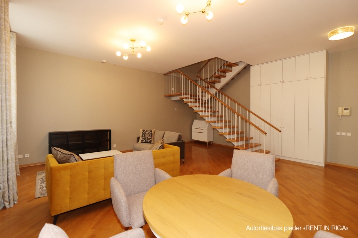 Объявление. Продается двухэтажнaя кватрирa площадью 100 м2 (3-й и 4-й этажи). + В 2006 году в доме была Цена: 273000 EUR Foto #4