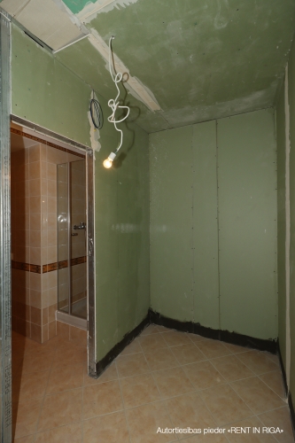 Объявление. Продается двухэтажнaя кватрирa площадью 100 м2 (3-й и 4-й этажи). + В 2006 году в доме была Цена: 273000 EUR Foto #8