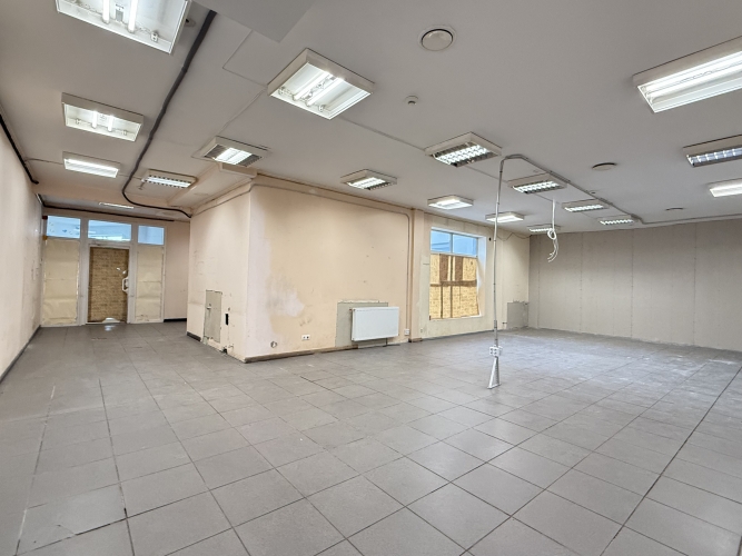 Sludinājumi. Telpas nelielai ražošanai, veikalam vai citai nodarbei.  Renovēta multifunkcionāla ēka Pētersalas Cena: 660 EUR/mēn Foto #1