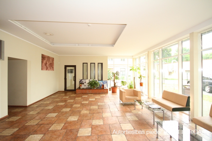 Sludinājumi. Telpas medicīnas pakalpojumu sniedzējam.  + 1. stāvā 840 m2- sastāv no priekštelpas, vāriem Cena: 11576 EUR/mēn Foto #4