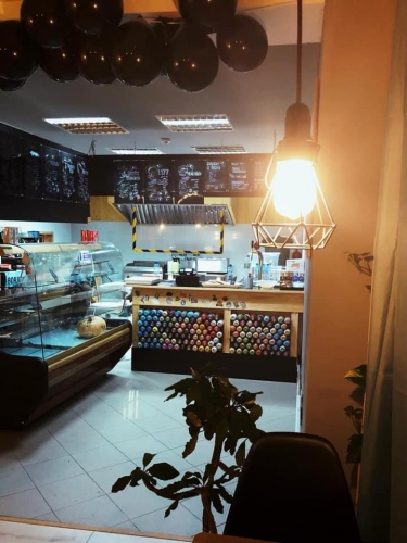 Sludinājumi. Tiek iznomātas telpas ar lielisku lokāciju un labām reklāmas iespējām. Telpas ir piemērotas gan Cena: 240 EUR/mēn Foto #5