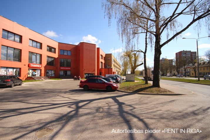 Объявление. Svaigas telpas renovētā būvē Juglā, Brīvības gatvē 403.  Telpas var pielāgot birojam, medicīnas Цена: 750 EUR/мес. Foto #2