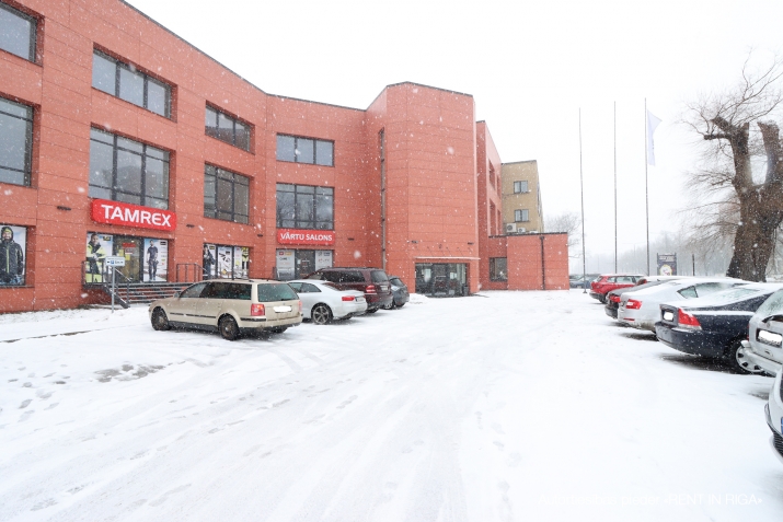 Объявление. Svaigas telpas renovētā būvē Juglā, Brīvības gatvē 403.  Telpas var pielāgot birojam, medicīnas Цена: 750 EUR/мес. Foto #3