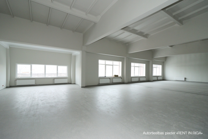 Объявление. Svaigas telpas renovētā būvē Juglā, Brīvības gatvē 403.  Telpas var pielāgot birojam, medicīnas Цена: 750 EUR/мес. Foto #5